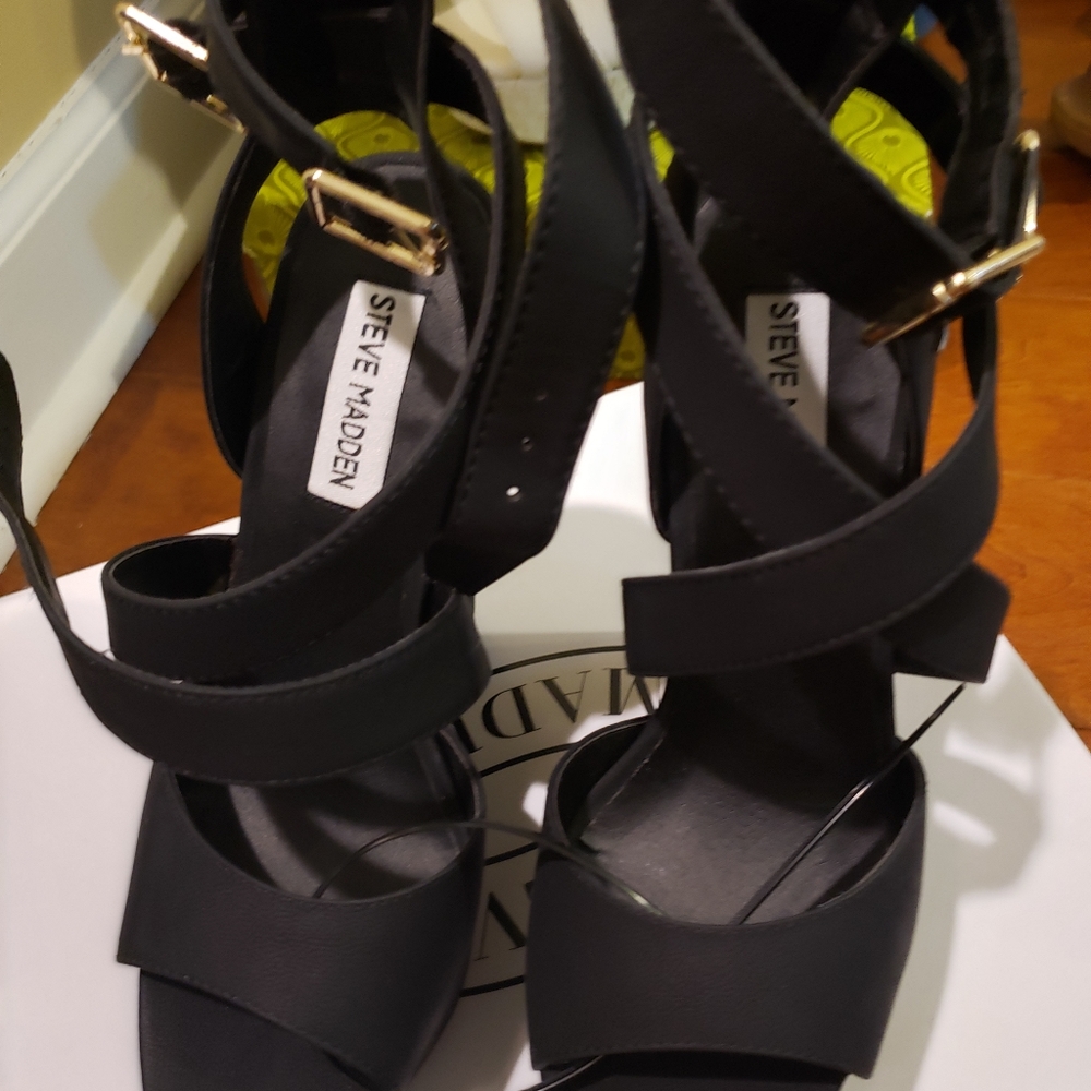 Shoes - Picture 2 of 2